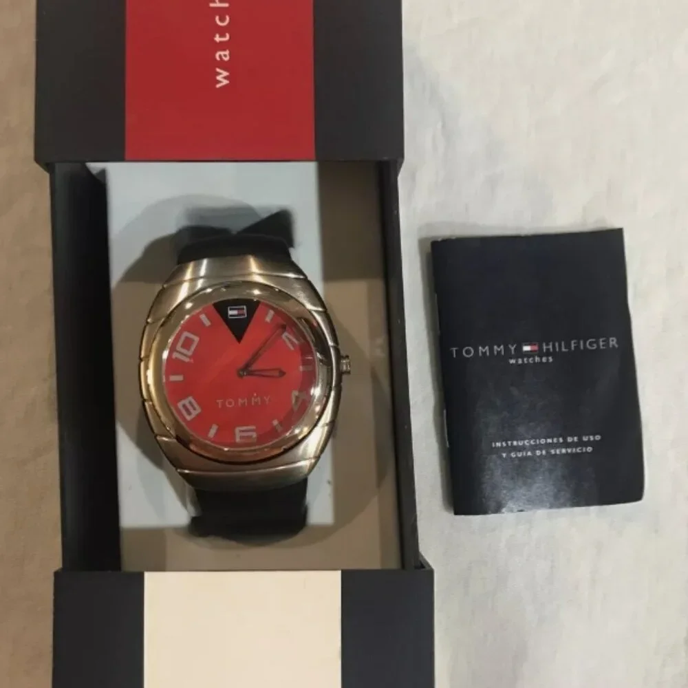 Women's Tommy Hilfiger Quartz Analog Dial Causal LARGE Round Watch T10041 NIB